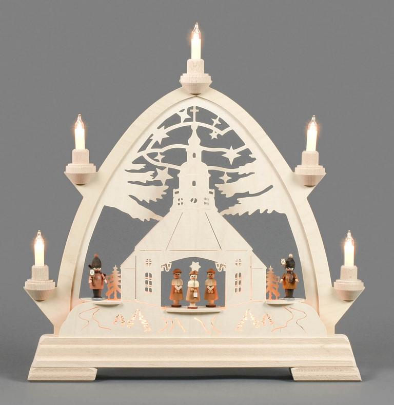 Gotischer Bogen mit Seiffener Kirche, Kurrende und Laternenkindern, elektrisch beleuchtet Gotischer Bogen mit Seiffener Kirche, Kurrende und Laternenkindern, elektrisch beleuchtet