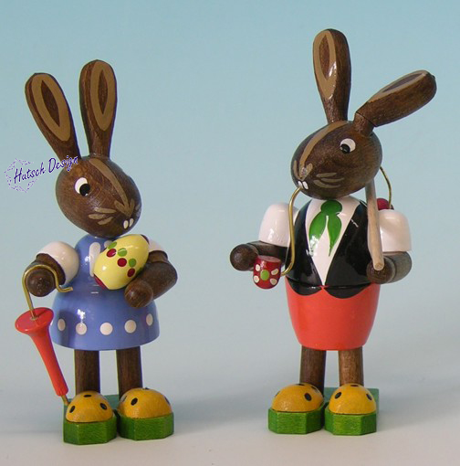 Osterhasen Frau mit Schirm und Mann mit Pfeife Osterhasen Frau mit Schirm und Mann mit Pfeife