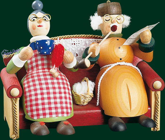 Oma und Opa auf Sofa  13 cm