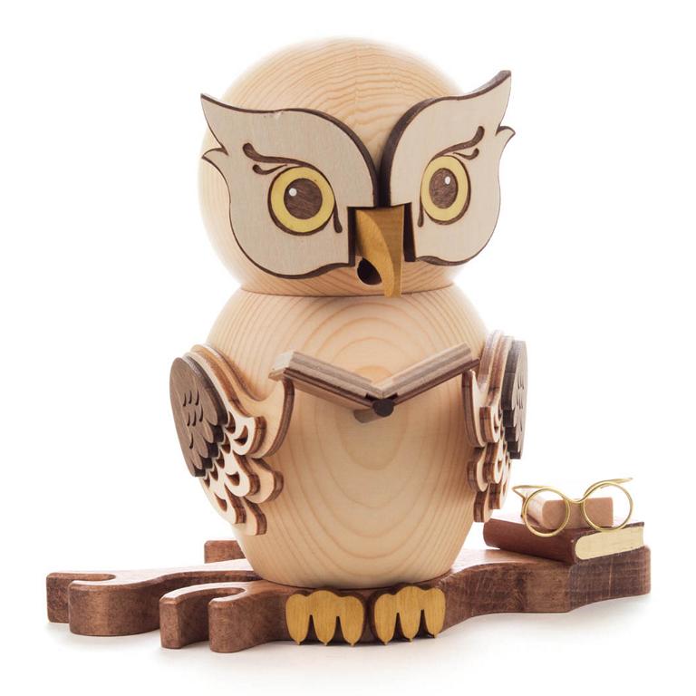 Räuchereule mit Büchern