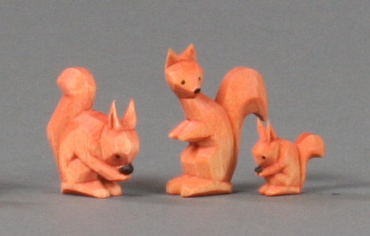 Eichhörnchen geschnitzt (3) Eichhörnchen geschnitzt (3)