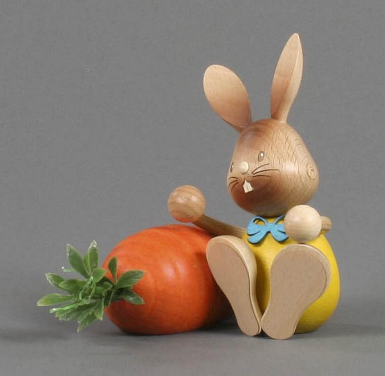 Hase Stupsi mit Möhre Hase Stupsi mit Möhre