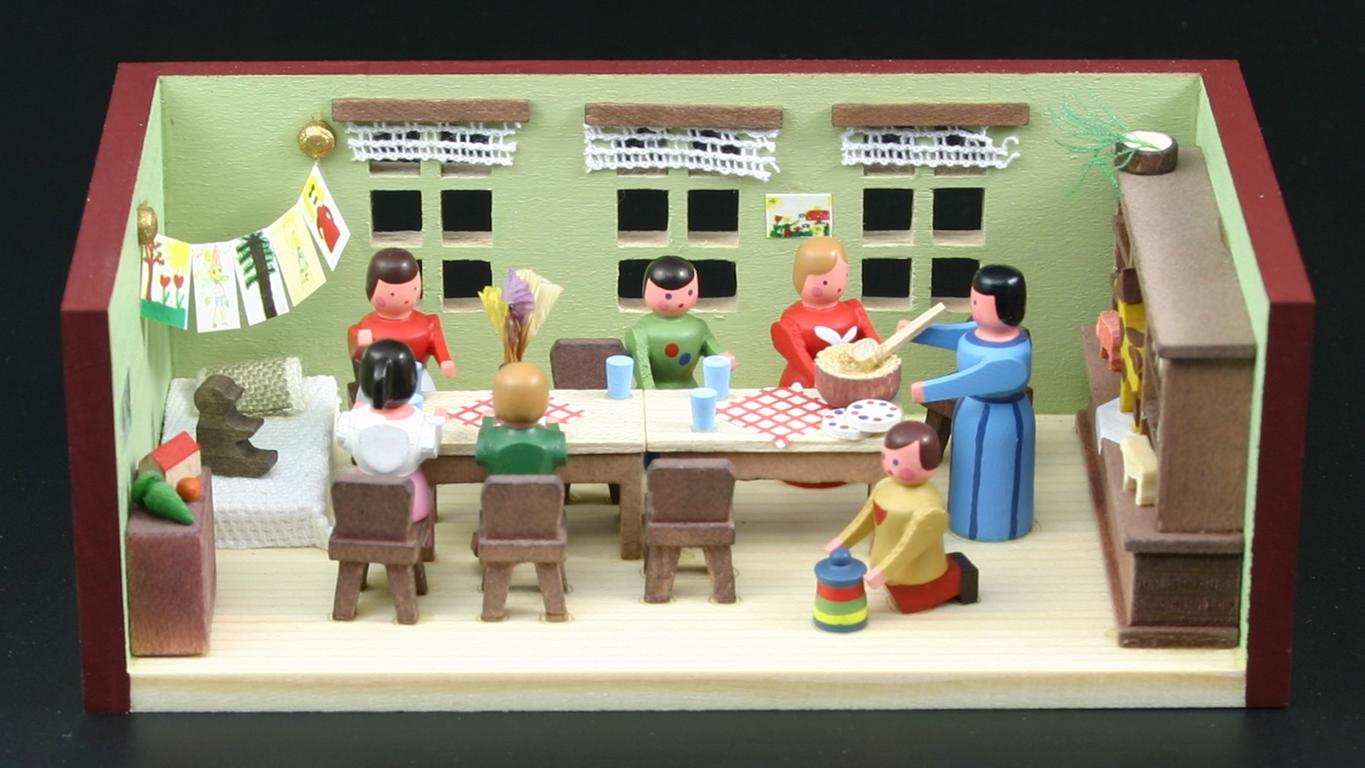 Miniaturstübchen Kindergarten 11cm x 6cm x 4cm Miniaturstübchen Kindergarten 11cm x 6cm x 4cm