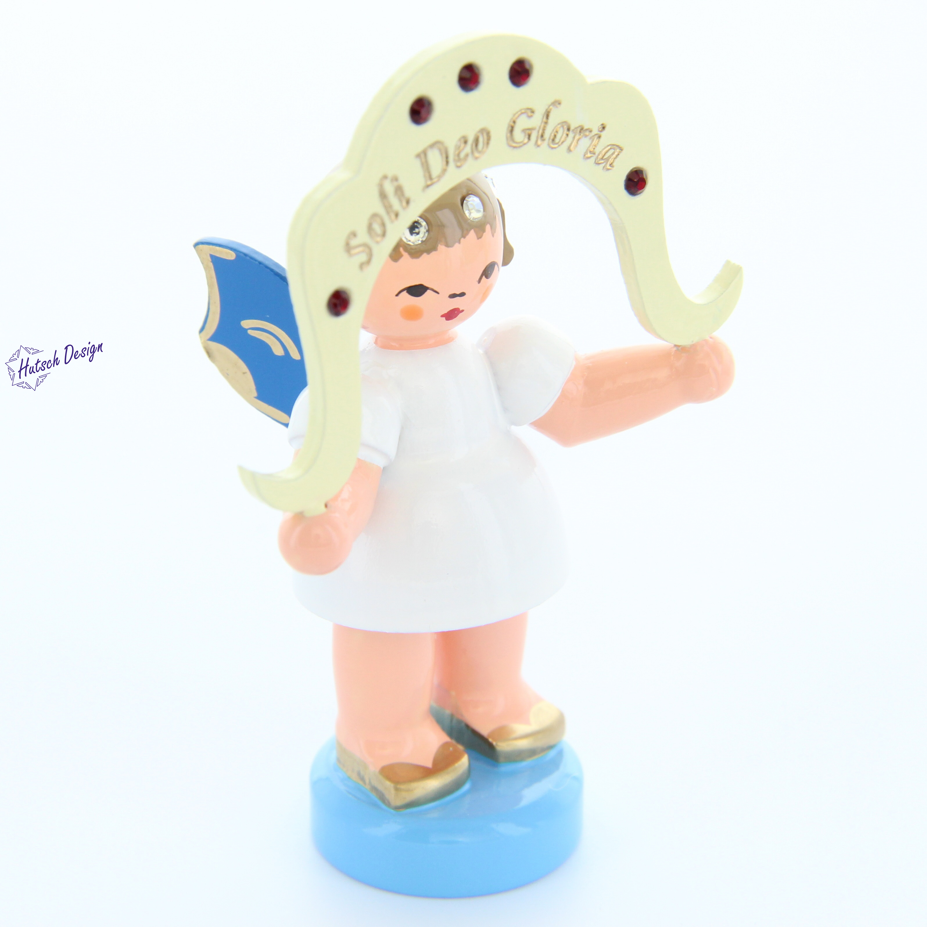 Engel stehend Soli Deo Gloria, Sonderedition Swarovski, blaue Flügel Engel stehend Soli Deo Gloria, Sonderedition Swarovski, blaue Flügel