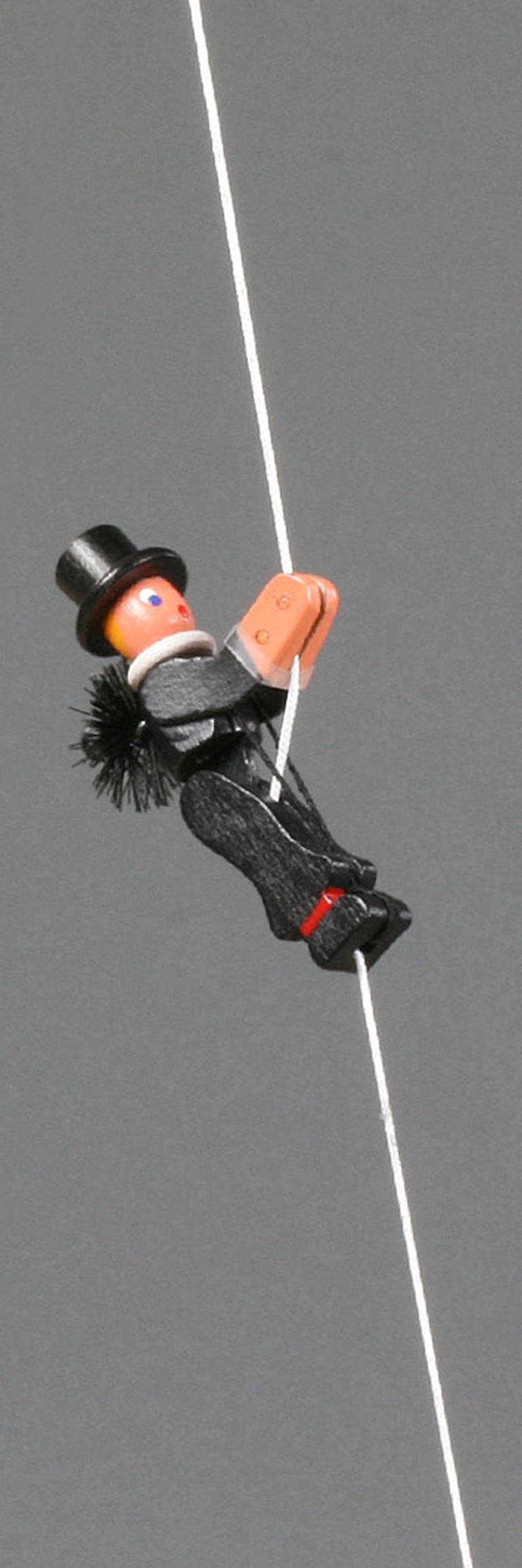 Kletterfigur Schornsteinfeger mit Besen Kletterfigur Schornsteinfeger mit Besen