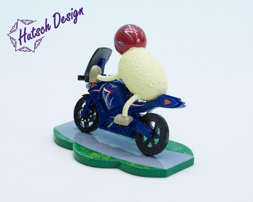 Schaf Racy mit blauem Motorrad 7,5cm Schaf Racy mit blauem Motorrad 7,5cm