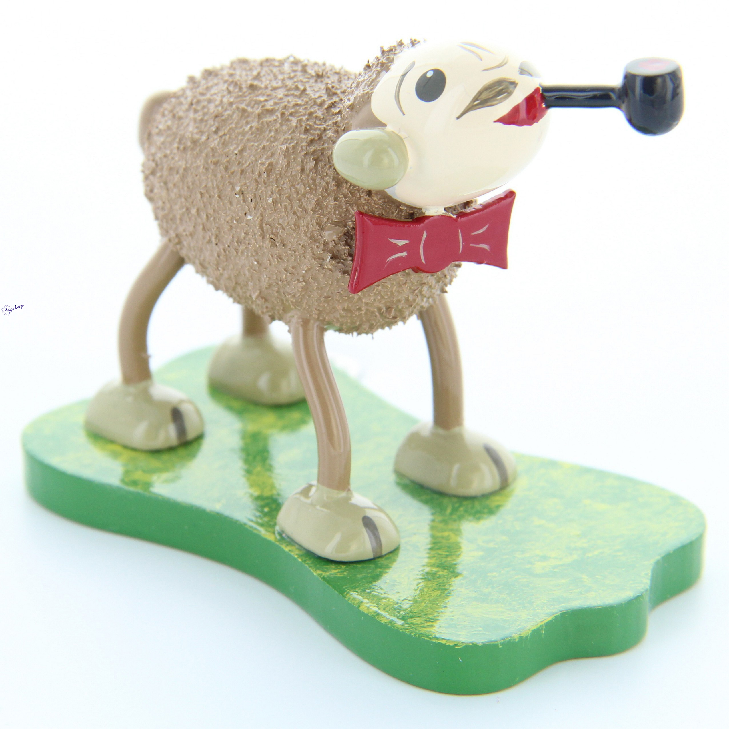 Schaf Smoky, mit Fliege und Pfeife