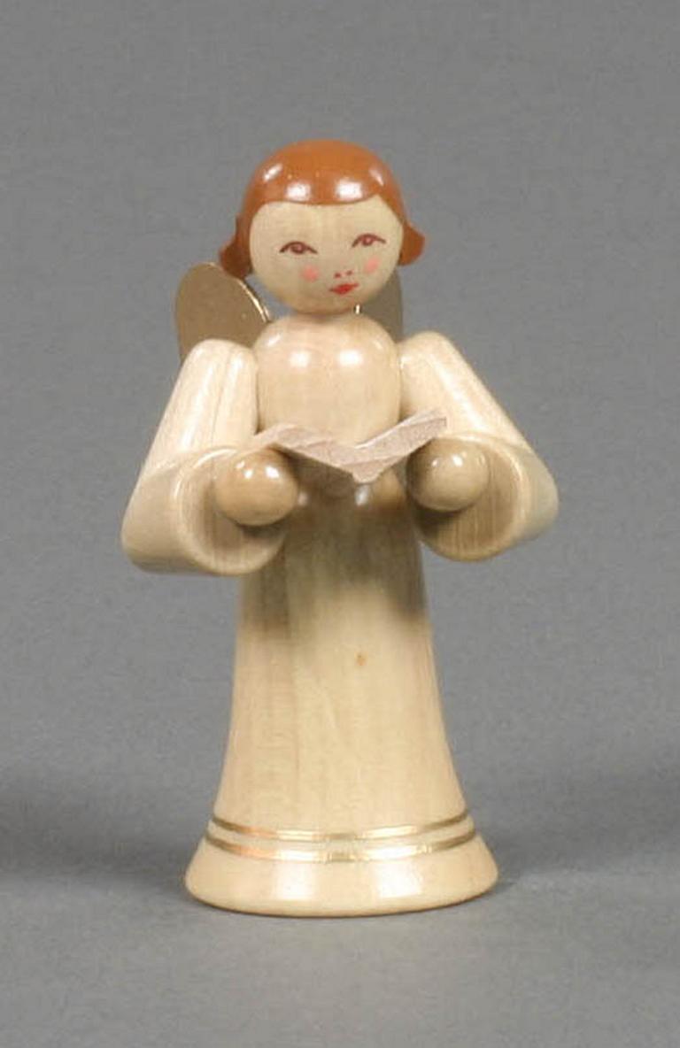 Engel mit Buch, langer Rock, natur