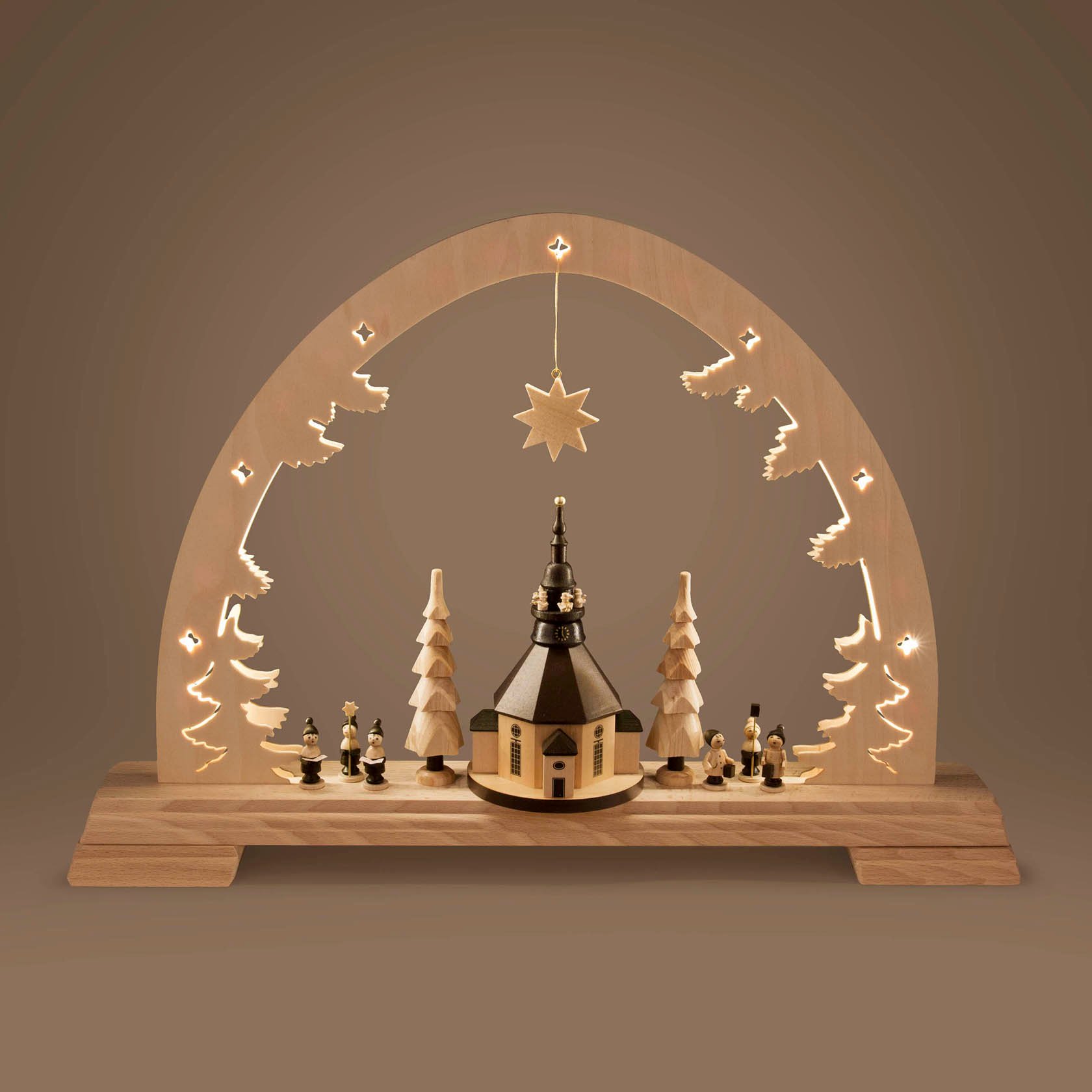 Schwibbogen mit Seiffener Kirche mit LED Beleuchtung   -exclusiv- Netzspannung: 100-240V 34x48cm