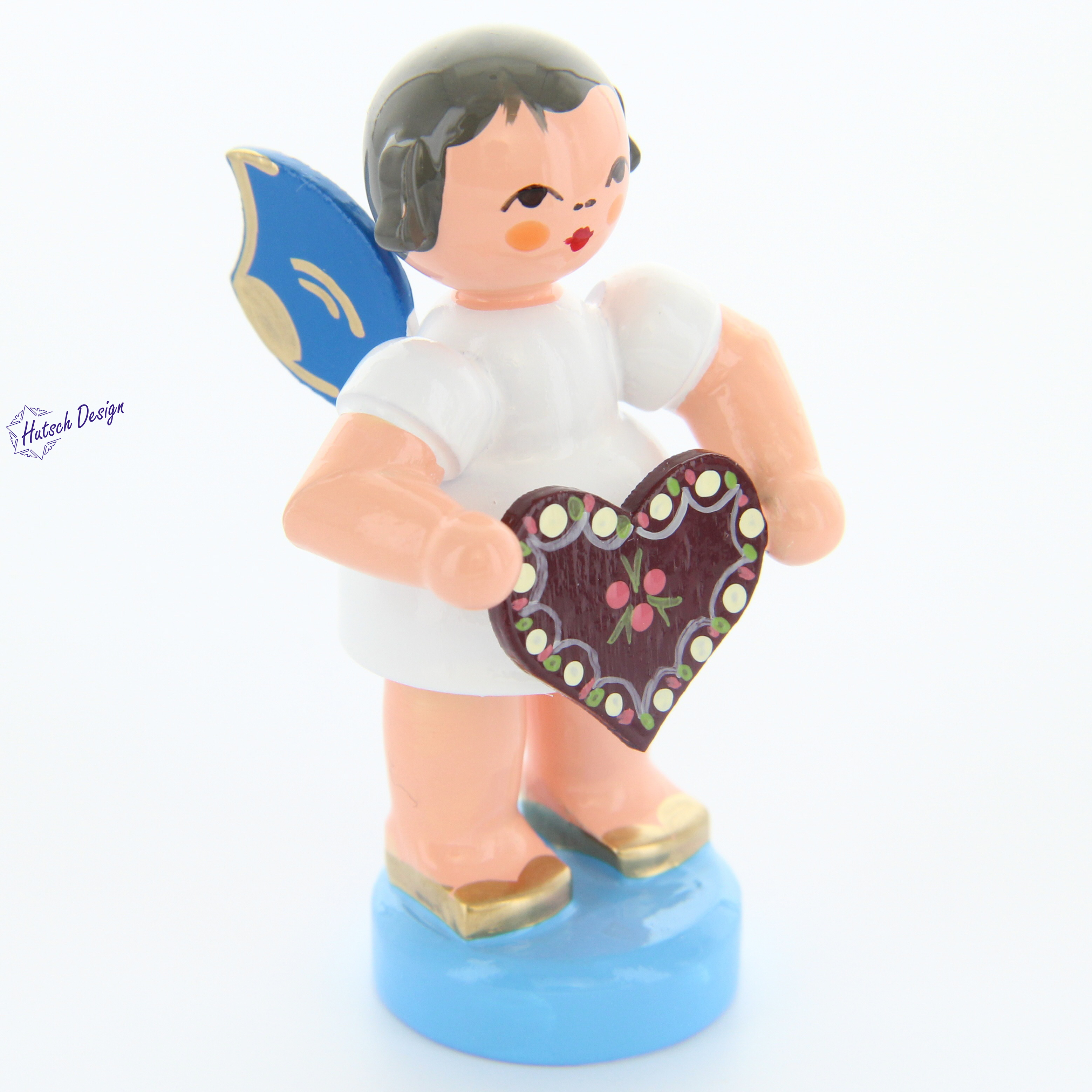 Engel stehend mit Lebkuchenherz, blaue Flügel