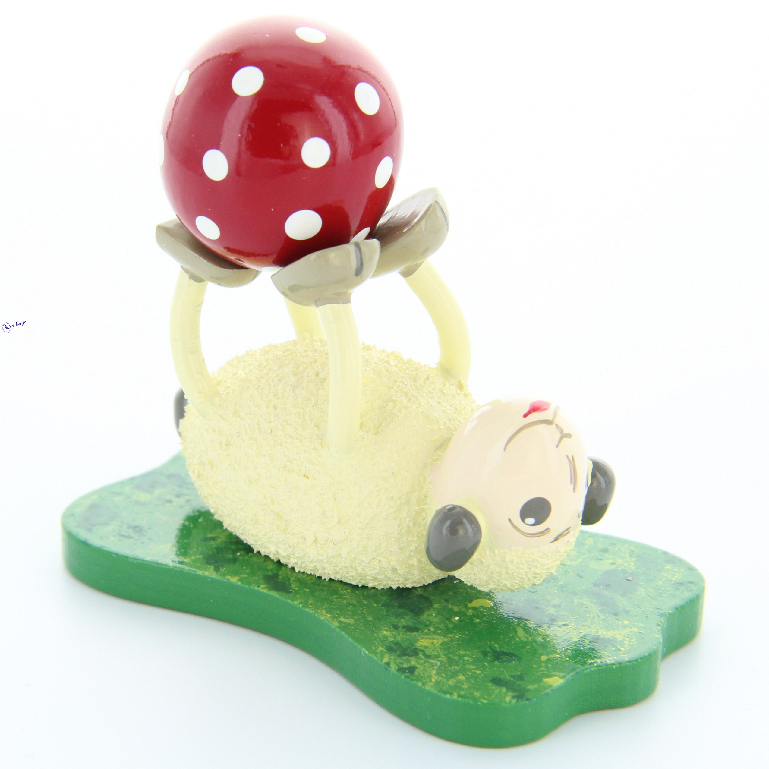 Schaf Rolli, liegend mit Ball