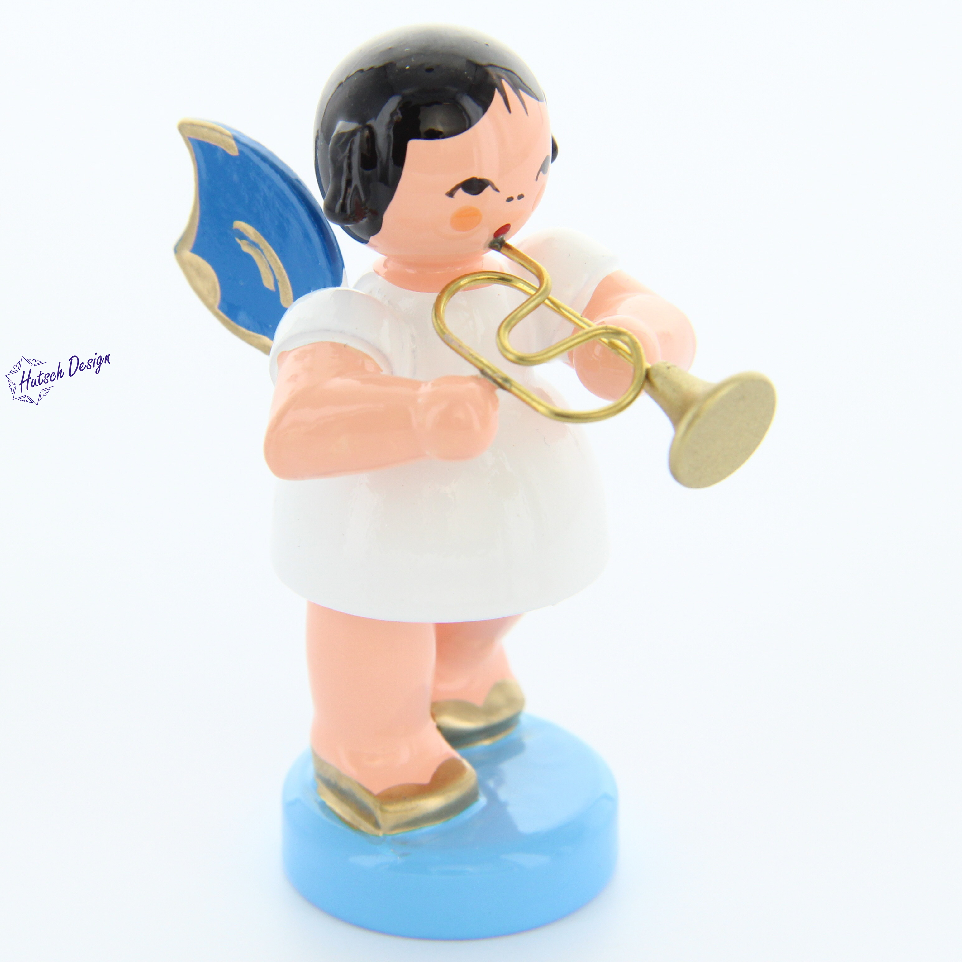 Engel stehend mit Flügelhorn, blaue Flügel