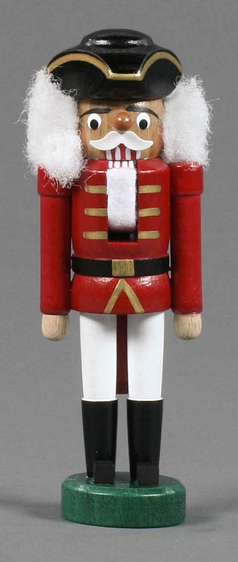 Nussknacker mit Dreispitz rot-weiß, 13cm