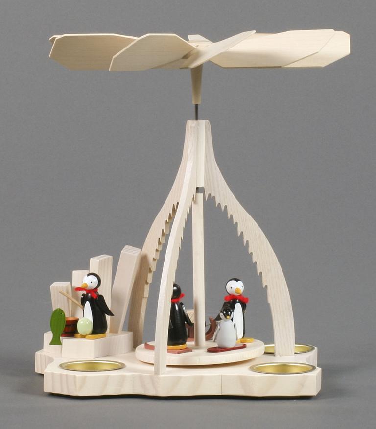 Pyramide mit Pinguinen auf Eisscholle, für Teelichte
