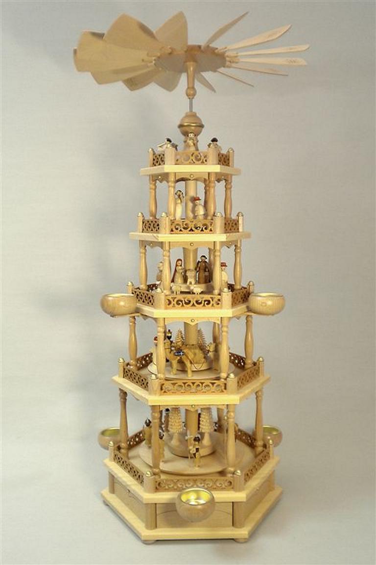 Pyramide 4-st. Christi Geburt für Teelichte  74 cm