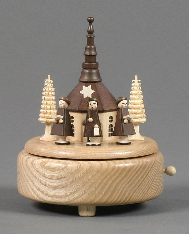 Spieldose mit Seiffener Kirche und Kurrende, Figuren braun Melodie: Stille Nacht