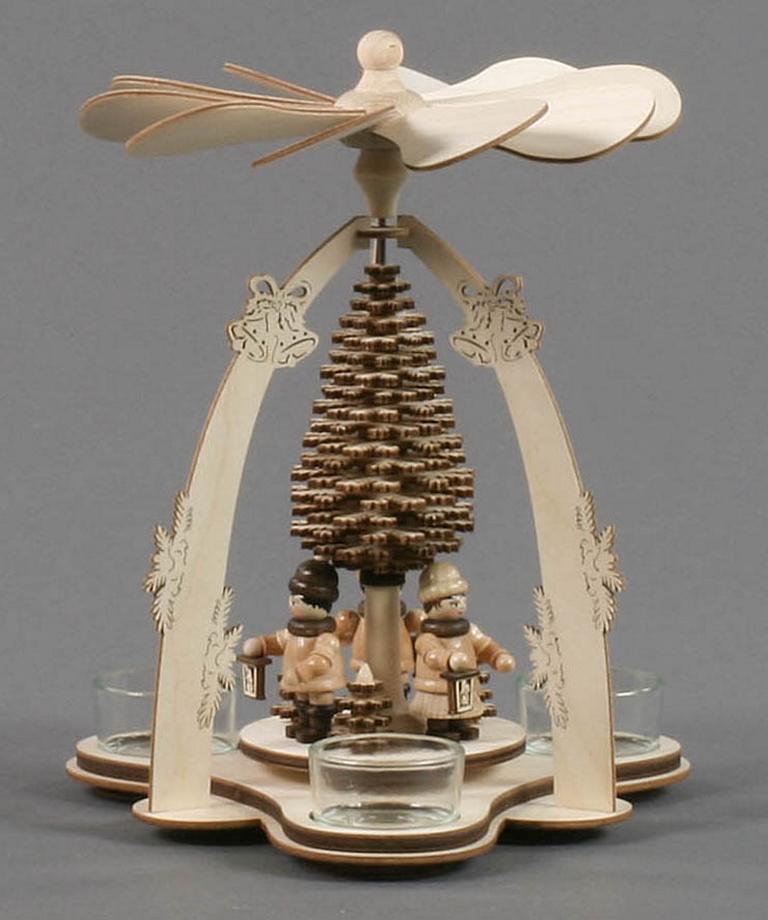 Pyramide mit Laternenkindern, für Teelichte