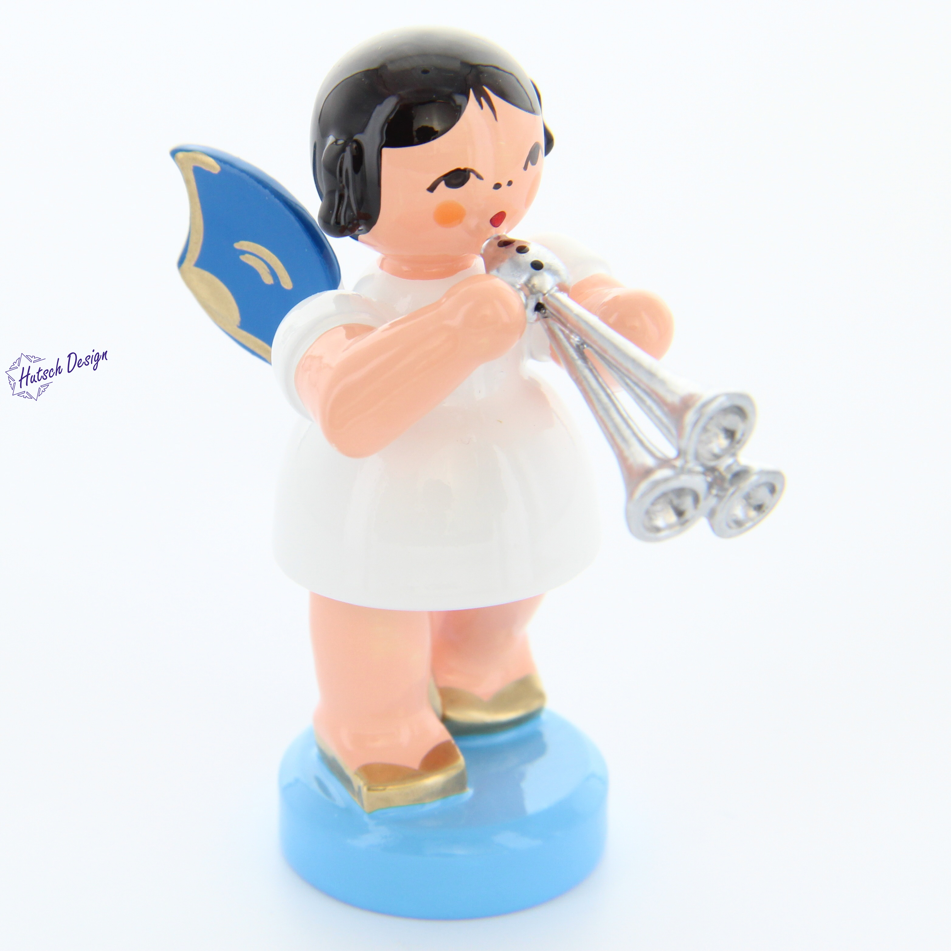 Engel stehend mit Schalmei, blaue Flügel