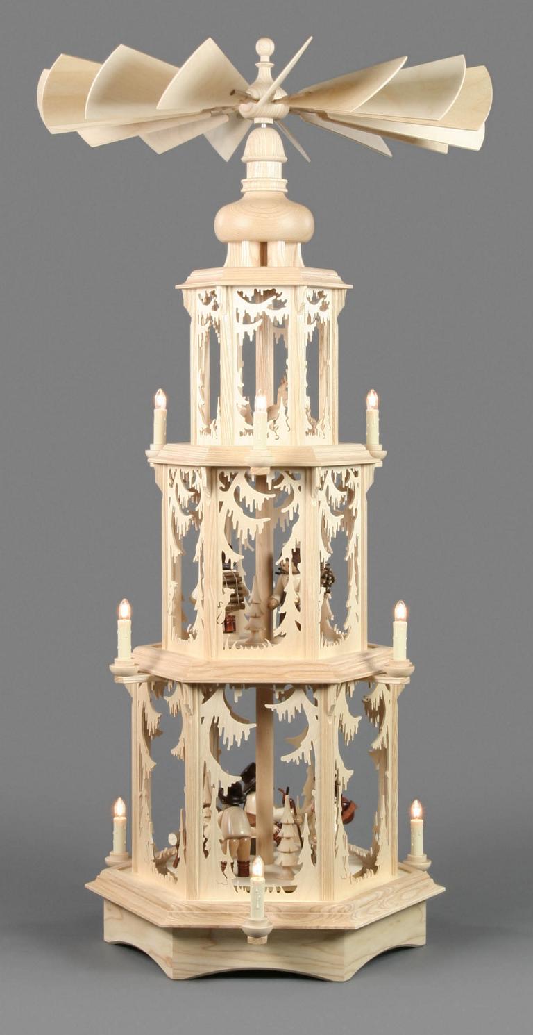 Pyramide mit Waldfiguren, 3-stöckig, elektr. Beleuchtung und Antrieb