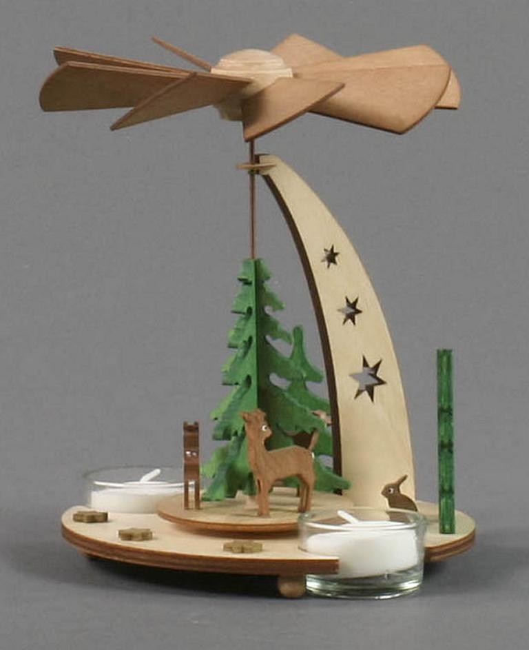 Pyramide mit Waldtieren, für Teelichte