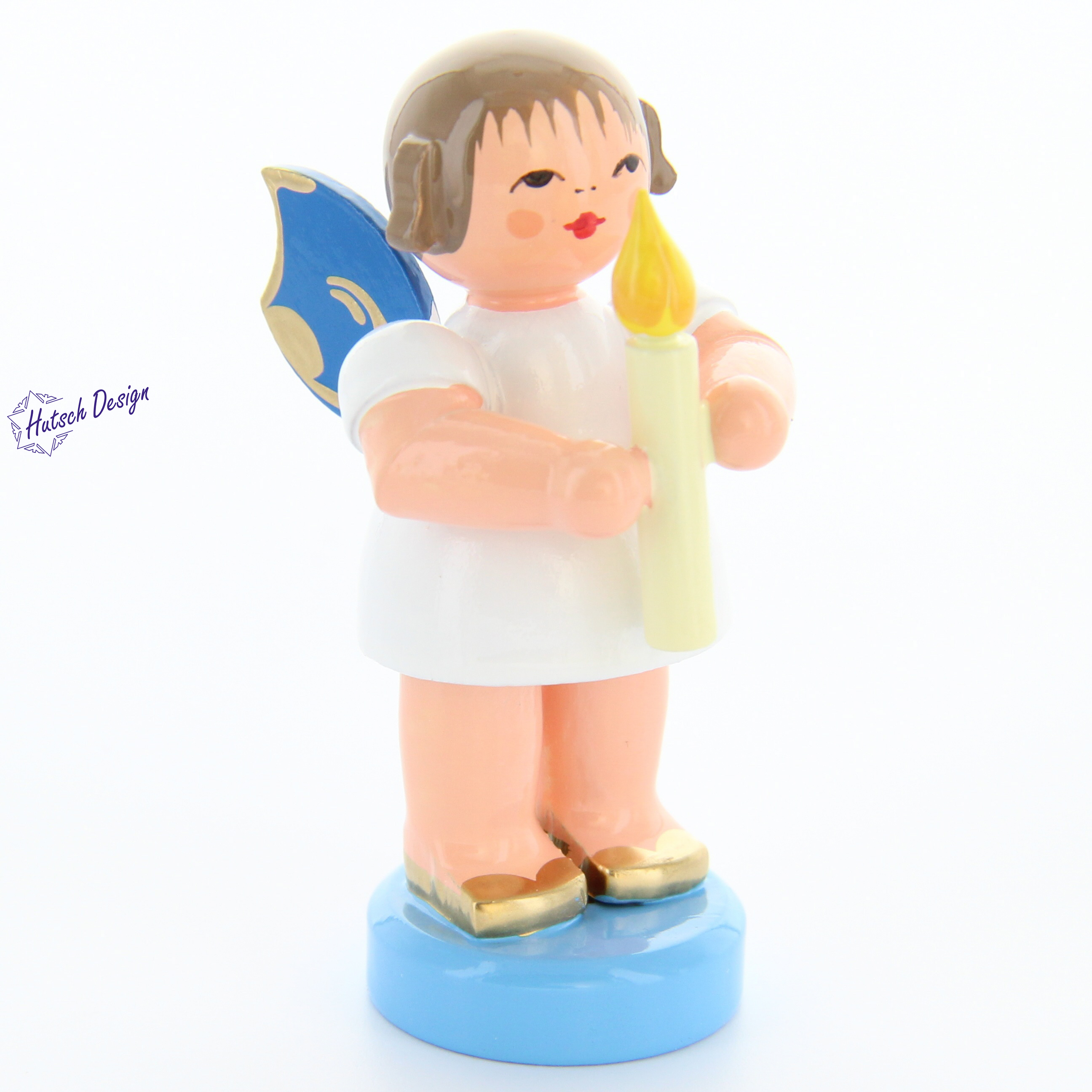 Engel stehend mit Kerze, blaue Flügel