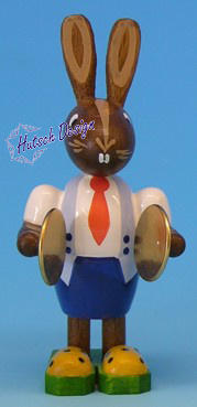 Osterhasenjunge mit Becken