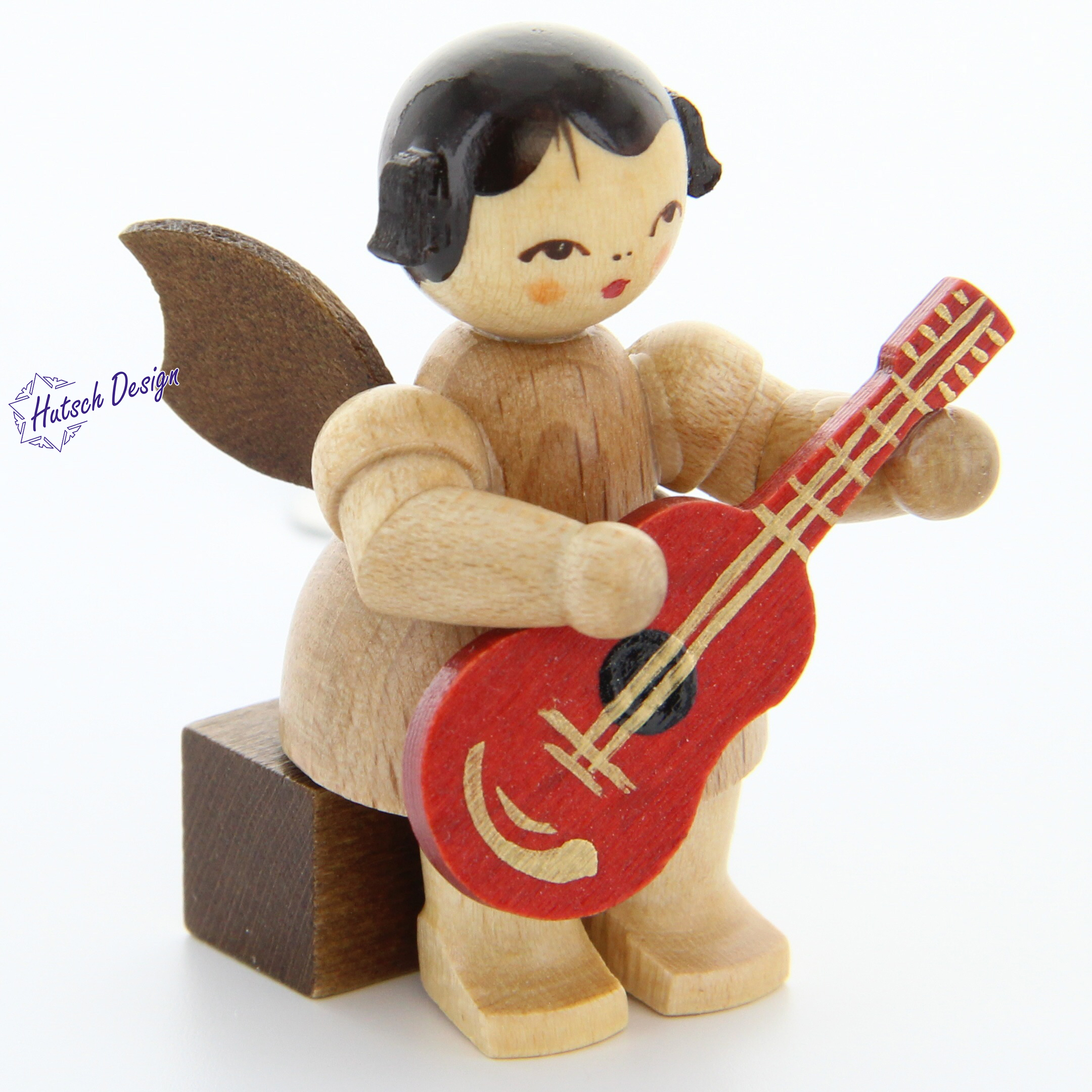 Engel sitzend mit Gitarre, natur