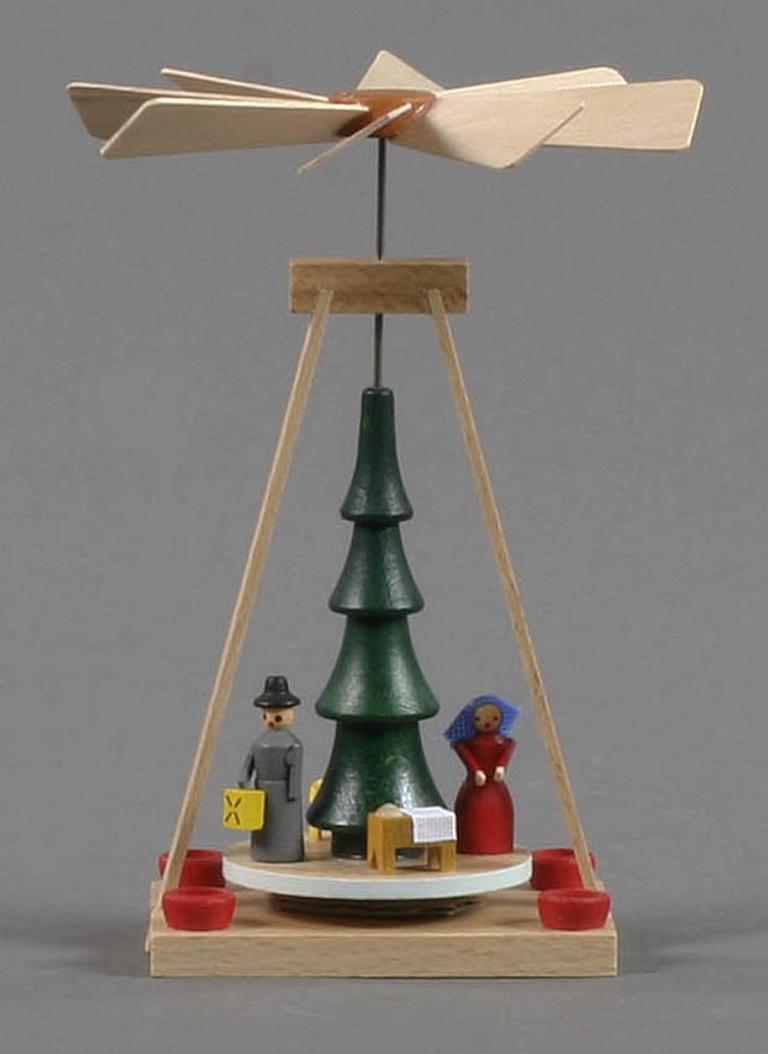 Miniatur Pyramide mit Geburt