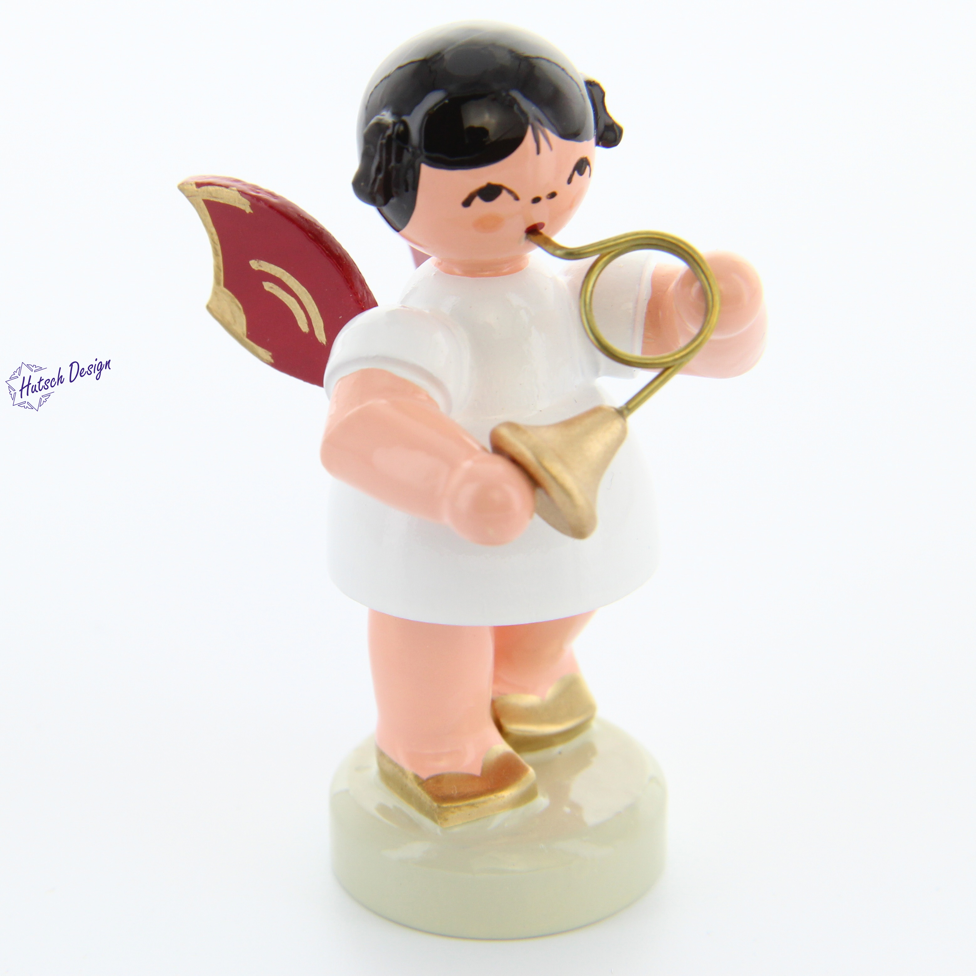 Engel stehend mit Waldhorn, rote Flügel