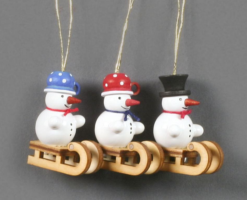 Baumbehang Miniatur Schneemanntrio mit Schlitten