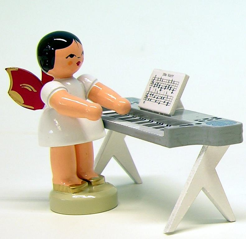 Engel stehend am Keyboard, rote Flügel