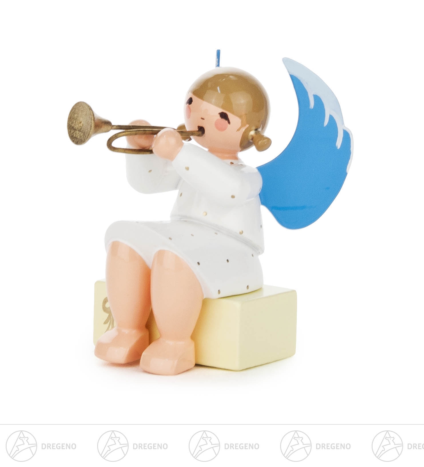 Engel mit Trompete auf Geschenkpaket sitzend 5cm