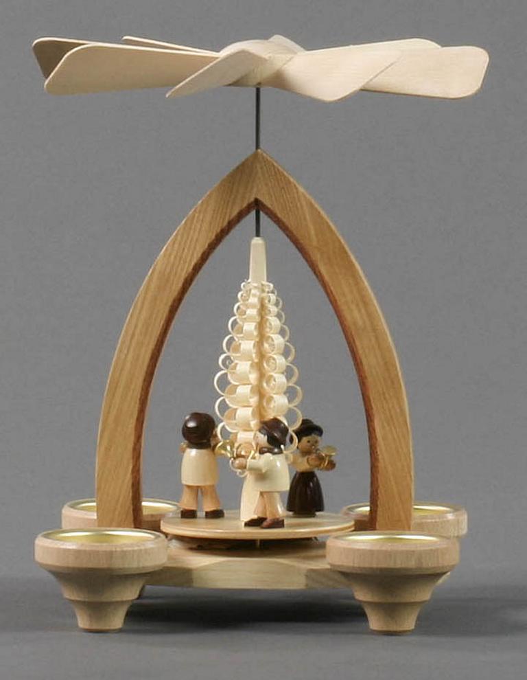 Pyramide mit Bläsertrio, für Teelichte