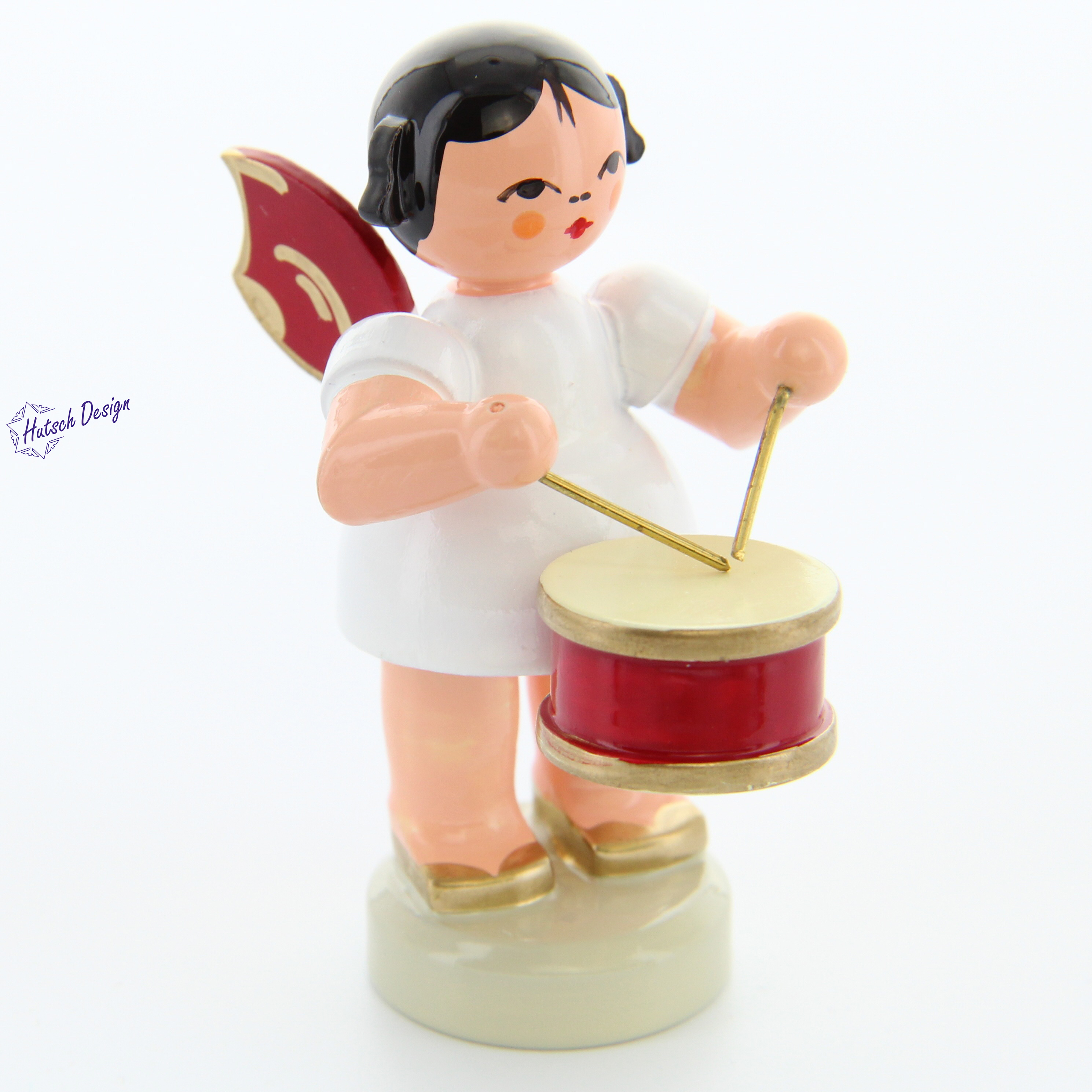 Engel stehend mit Trommel, rote Flügel