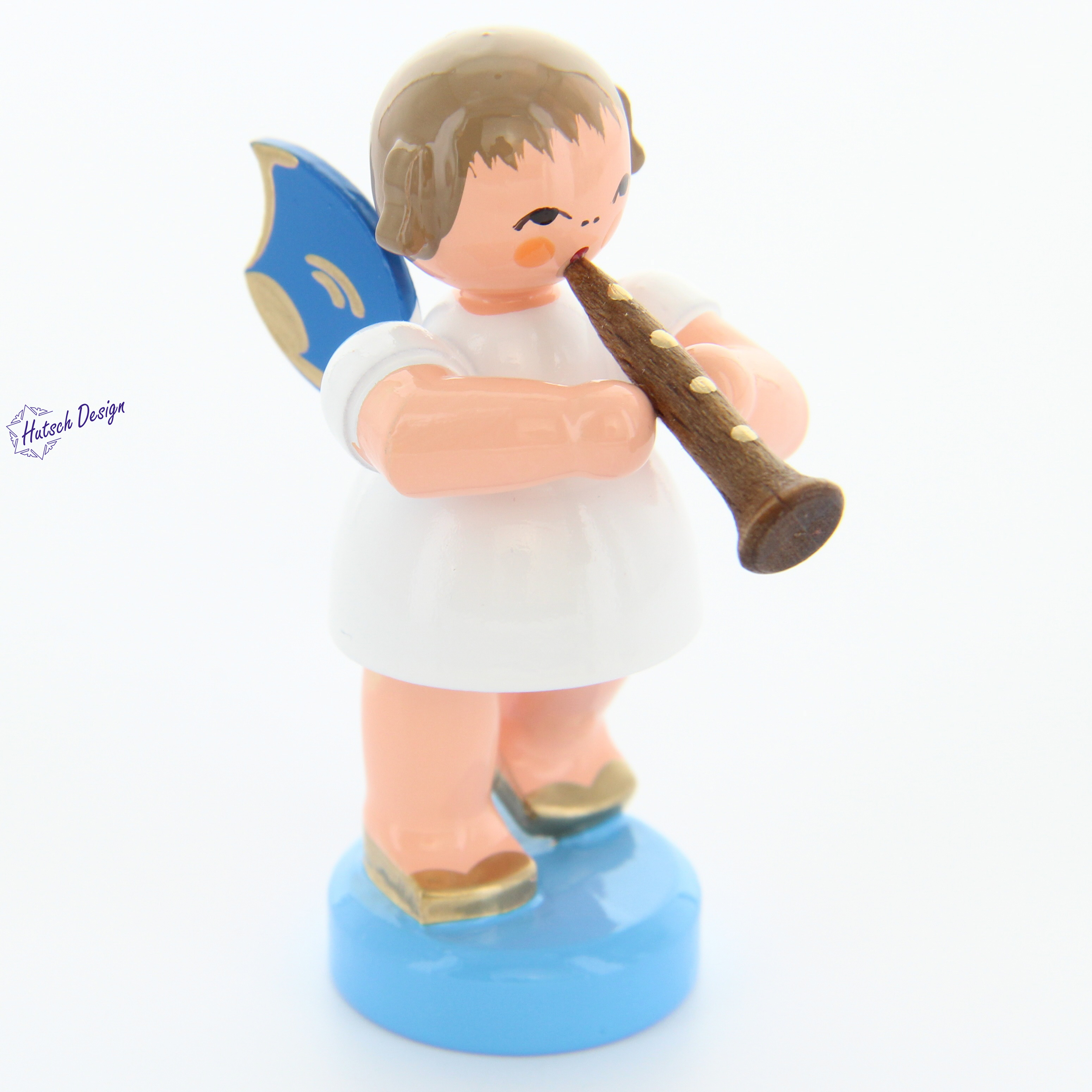 Engel stehend mit Klarinette, blaue Flügel