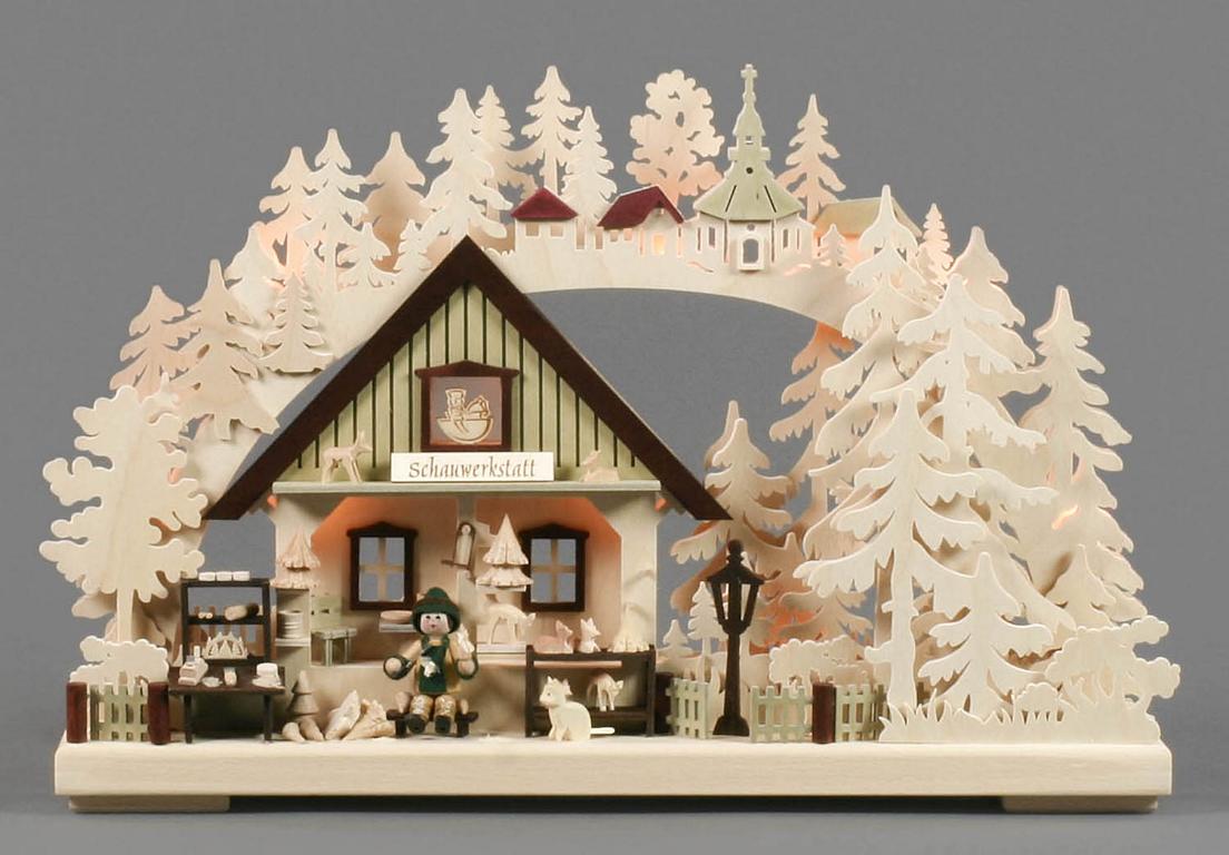 Schwibbogen Schauwerkstatt mit Schnitzer, klein, indirekt elektrisch beleuchtet