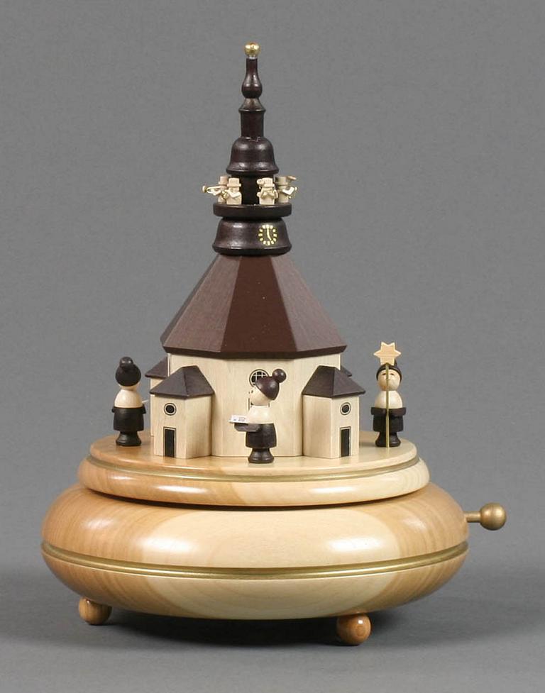 Spieldose mit Seiffener Kirche, Turmbläsern und Kurrendefiguren Melodie: Süßer die Glocken