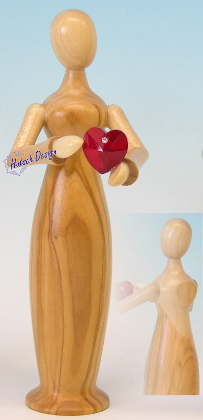 Tugendfigur Liebe mit Kristallherz natur, Edelholz Olive